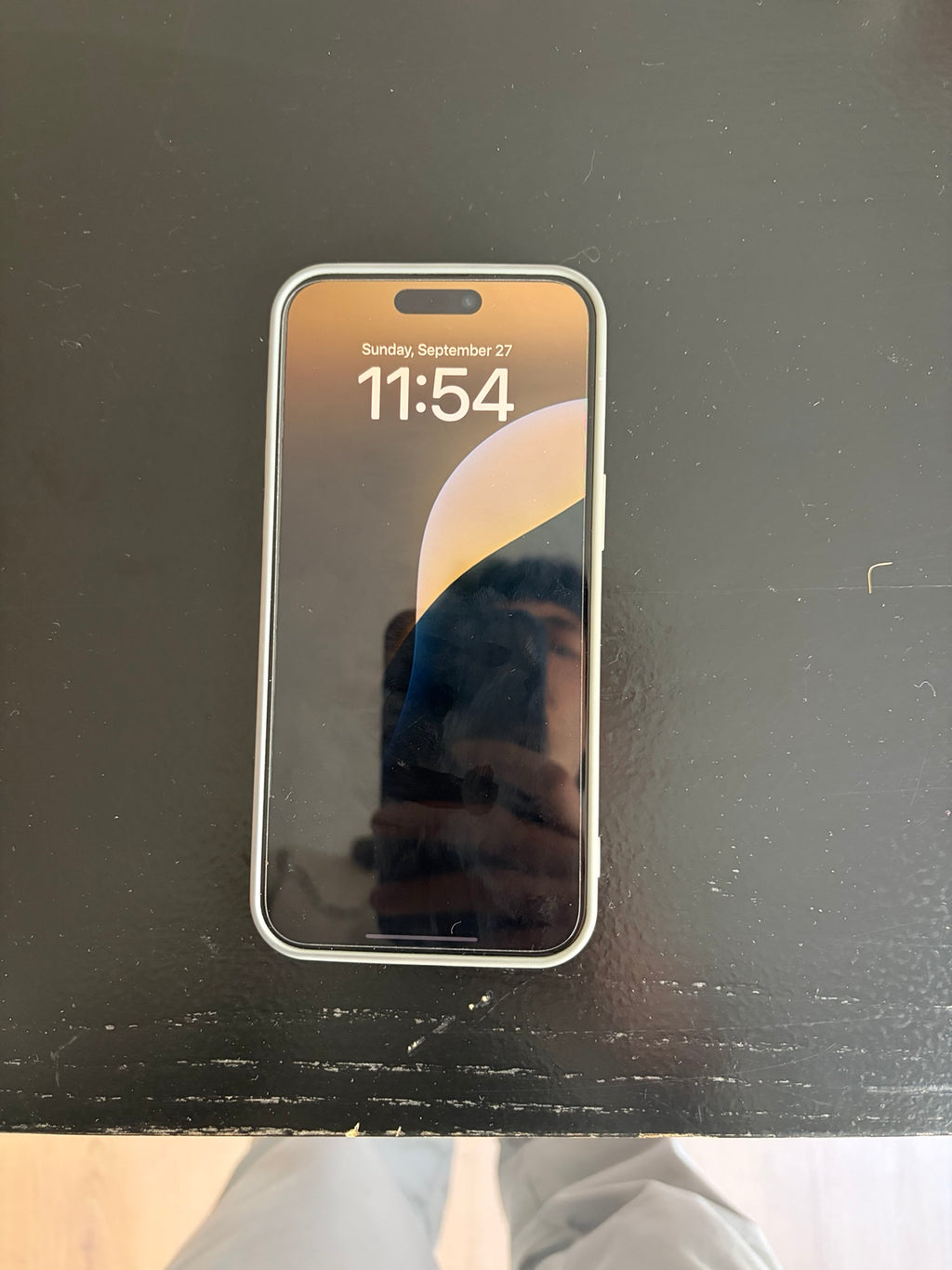 iPhone 15 Pro Max 256GB Natural Titanium lock screen